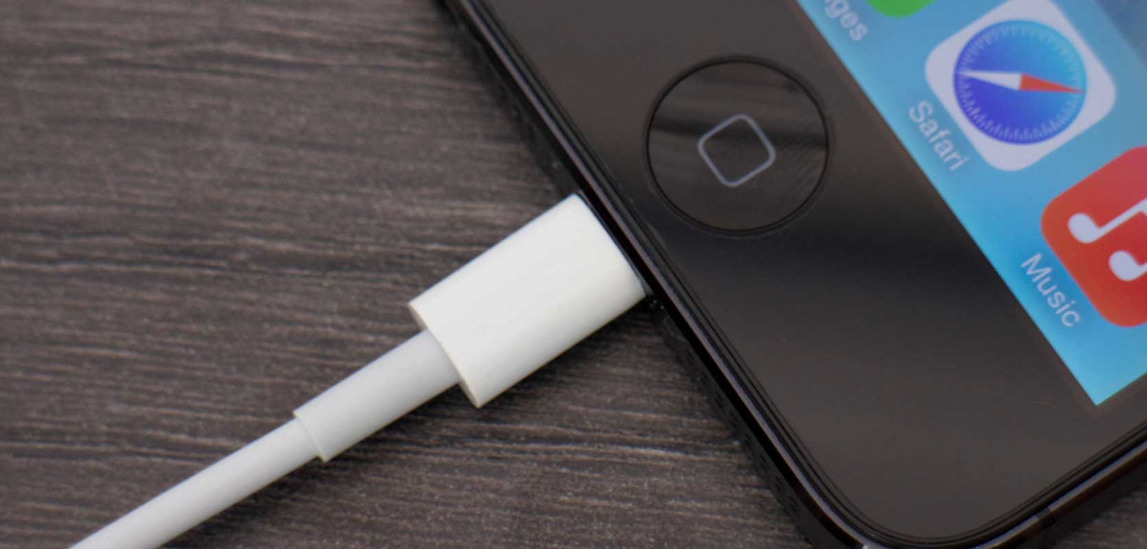Как заряжать iPhone и какими зарядками можно пользоваться?