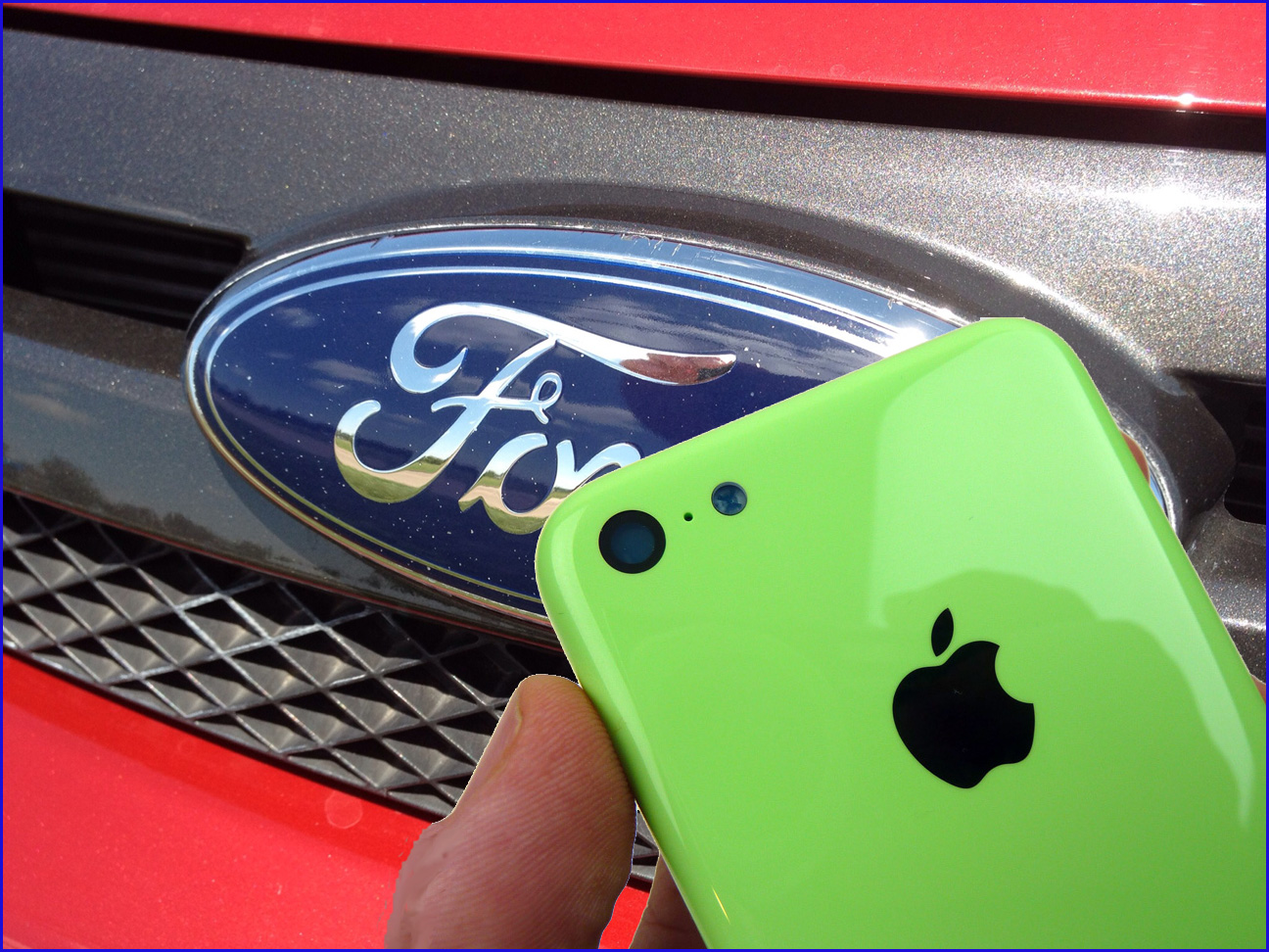 Apple планирует сотрудничество с Ford