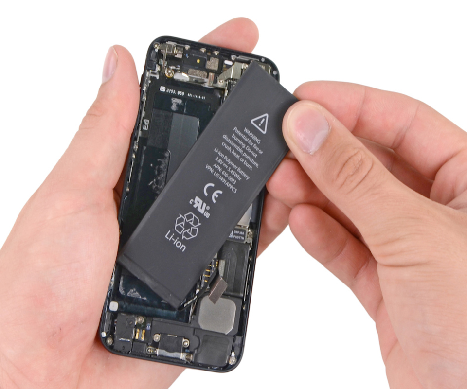 Стартовала программа замены аккумуляторов iPhone 5