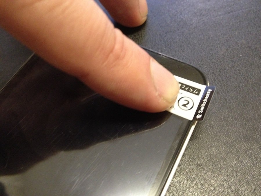 Как правильно наклеить защитную пленку на Apple iPhone?