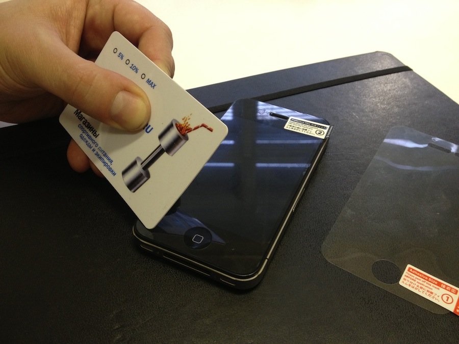 Как правильно наклеить защитную пленку на Apple iPhone?
