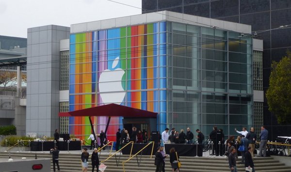 Apple планирует сотрудничество с Ford