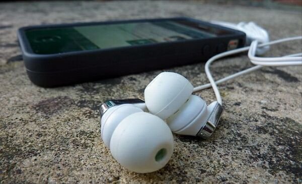 Как удалить музыку с айфона?